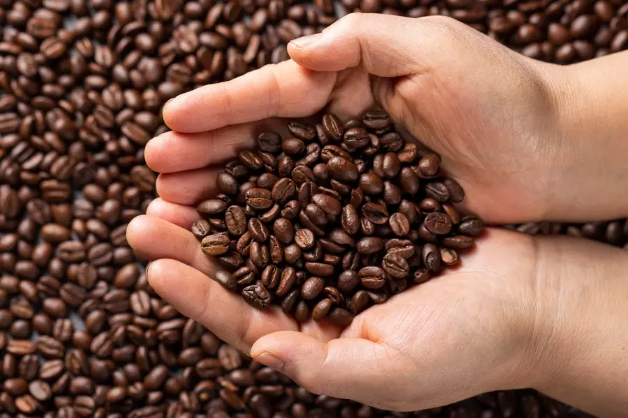 Instant coffee vs ground coffee uses different kinds of beans