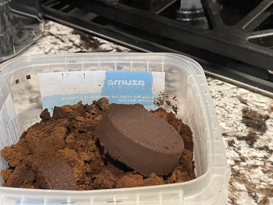 How to use espresso puck: Instead of throwing it in the trash, you can reuse it